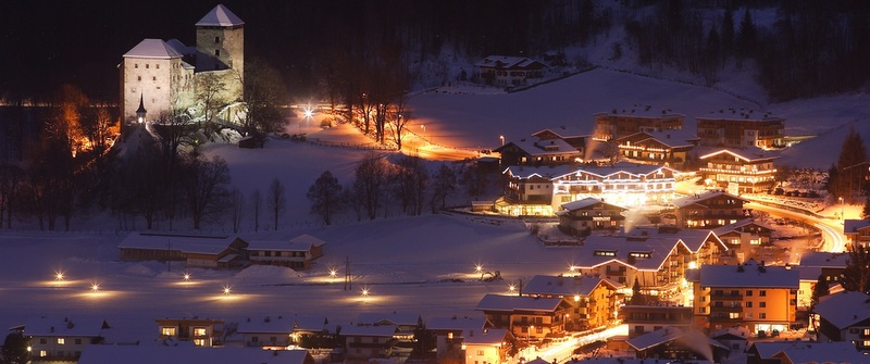 Kaprun im Winter bei Nacht
